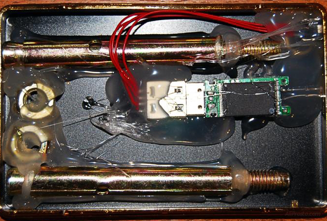 На алиэкспресс могут обмануть. Мошенники могут отправить вам поломанный товар. Но вы можете открыть спор и вернуть свои деньги обратно.