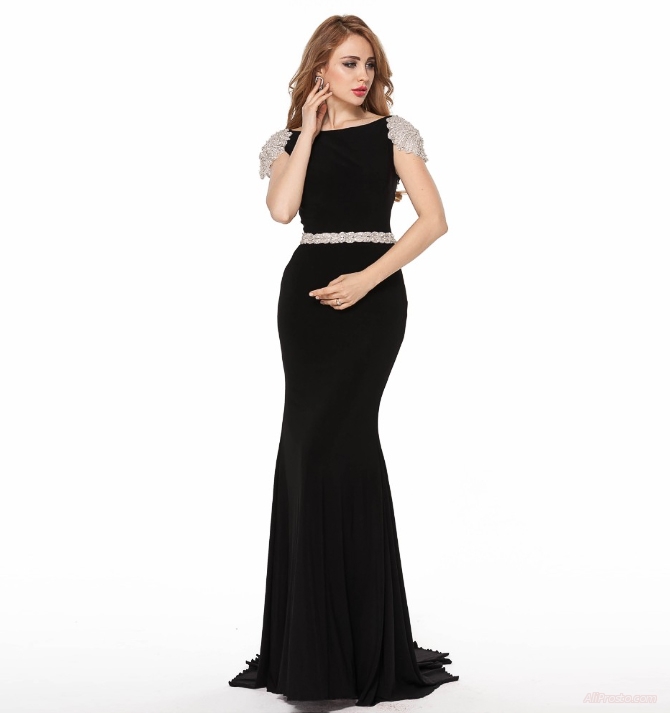 Чёрное платье в классическом стиле для подростков и школьников